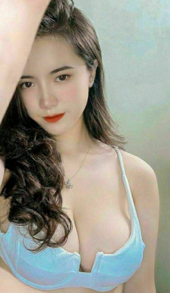 印度大学女孩害羞的快感变成了强烈的高潮